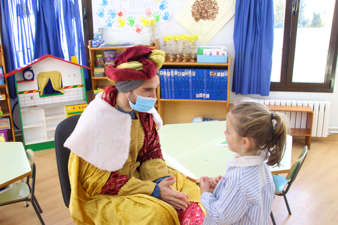 En visita un patge d’Orient