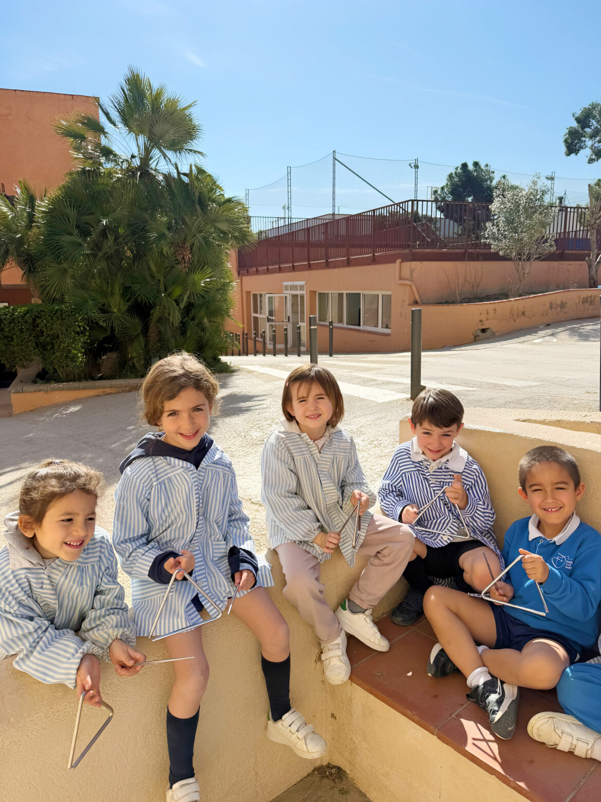 Between songs and smiles: small learnings.